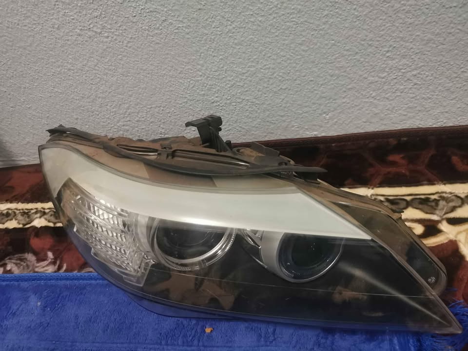 BMW Z4 E89 preface right xenon headlight - Private Seller BMW Z4 E89 preface right xenon headlight - Private Seller