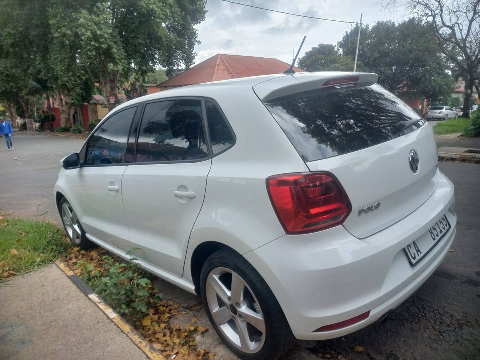 2015 VW POLO 6 Tsi Hatchback 1.2 Petrol. Manual, White Color, Mileage 84000km