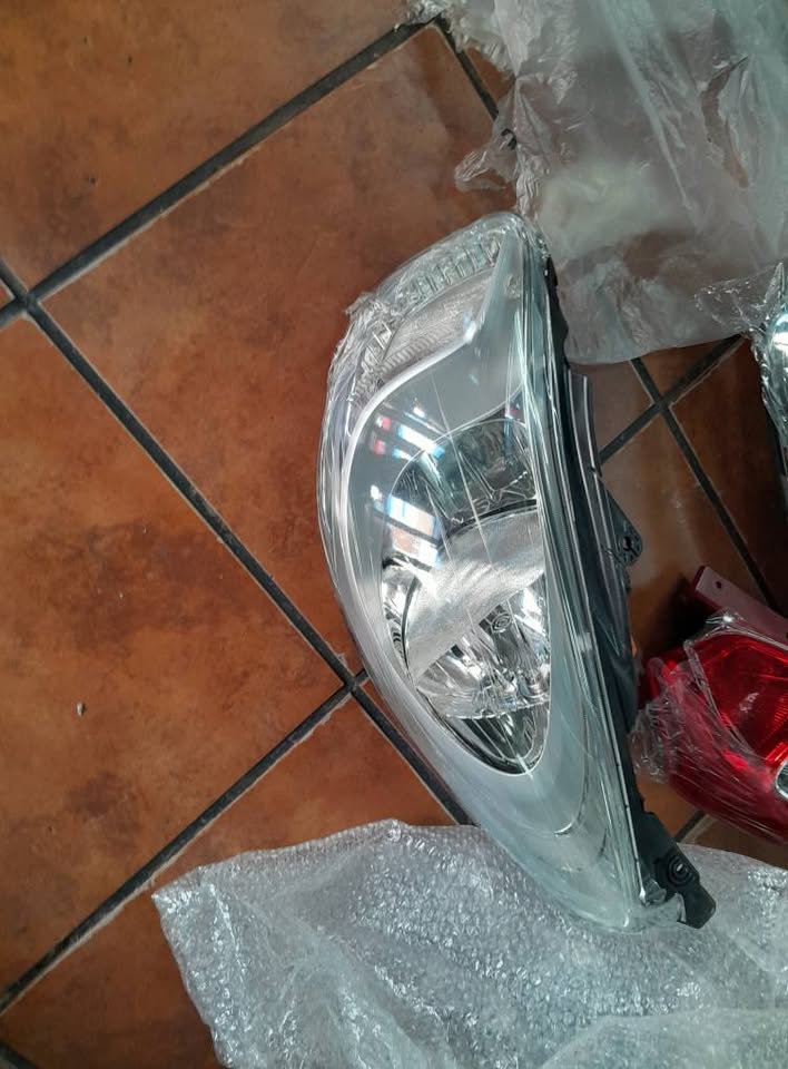 Hyundai i10 Headlight leftside 2008-2011 INSURANCE CLEAN - Private Seller Hyundai i10 Headlight leftside 2008-2011 INSURANCE CLEAN - Private Seller
