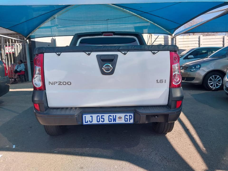 2016 NISSAN NP200 1.6 109 000KM MANUEL PETROL WHITE COLOR