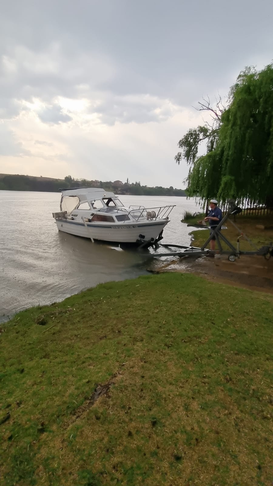 Cabin Cruiser - inboard diesel