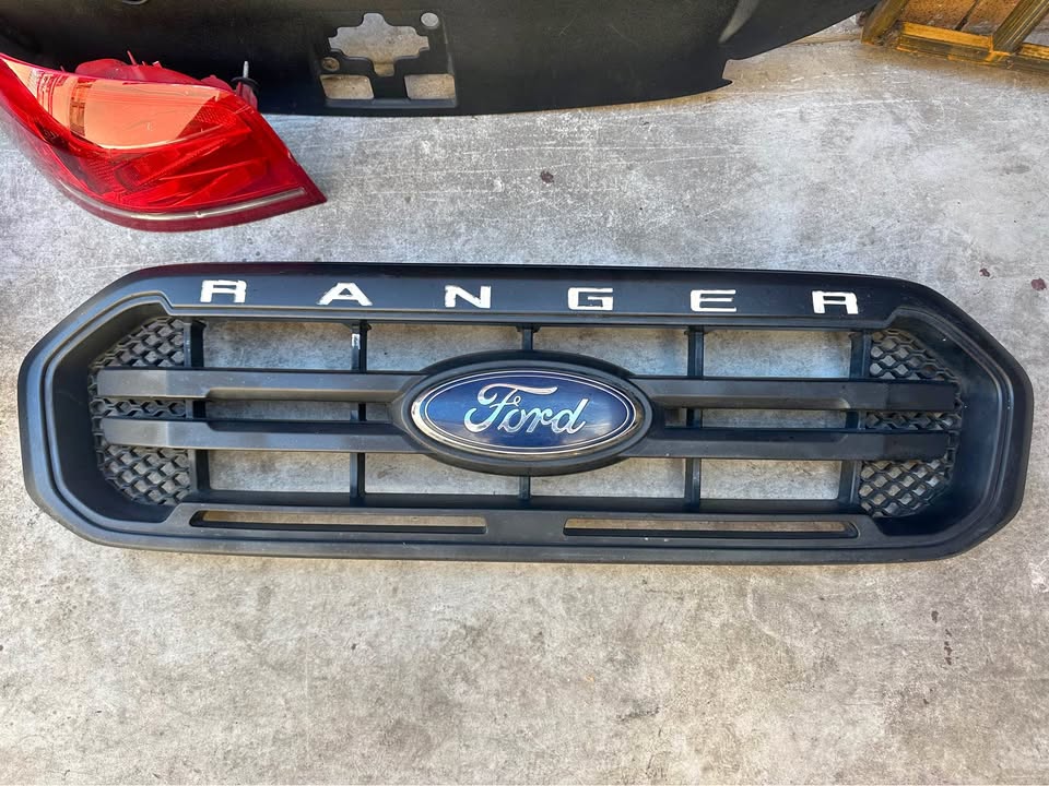 Ford Ranger t8 main grille - Private Seller Ford Ranger t8 main grille - Private Seller