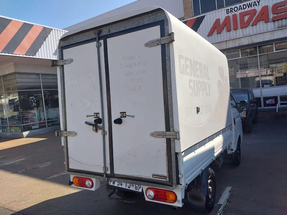 2017 HYUNDAI H100 2.6 79 000KM MANUEL DIESEL WHITE COLOR