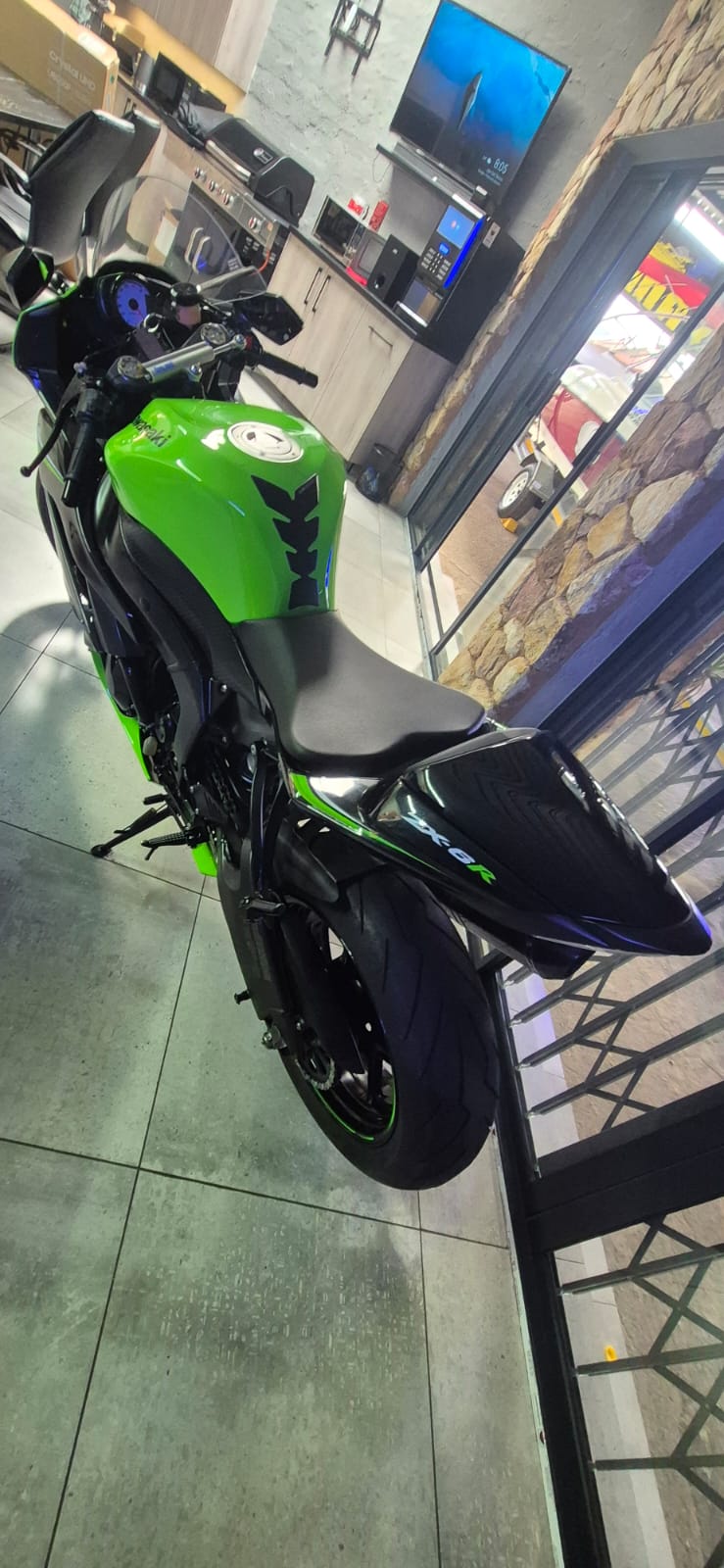 Used 2010 Kawasaki ZX6-R - Private Seller Used 2010 Kawasaki ZX6-R - Private Seller