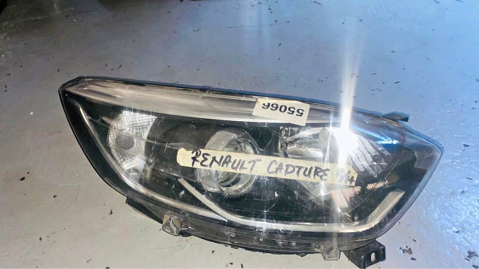 Renault Capture headlight - Private Seller Renault Capture headlight - Private Seller