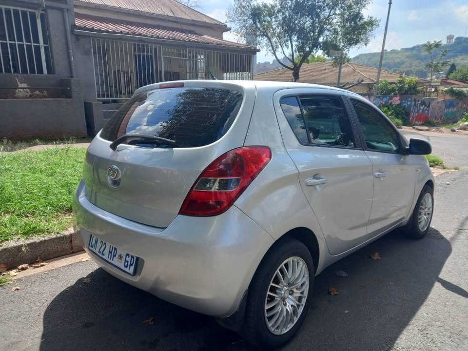 2012 Hyundai i20 Petrol, 1.2 Manual, Silver, 120000kms