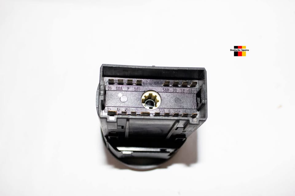 VOLKSWAGEN TRANSPORTER - CARAVELLE T5 LIGHT SWITCH OEM: 58R305858D - Private Seller