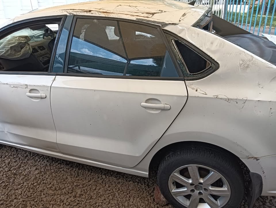 POLO 6 SEDAN WHITE STRIPPING FOR SPARES