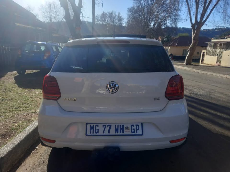 2016 VW Polo Tsi 1.2 Petrol  Manual, White, Sunroof, Leather seat
