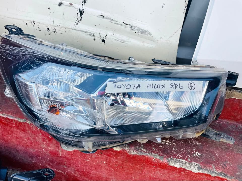 Toyota Hilux GD6 headlight - Private Seller Toyota Hilux GD6 headlight - Private Seller