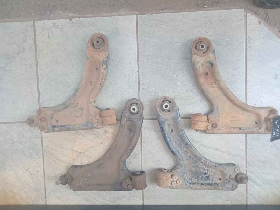 2008 opel corsa gamma and utility control arms for sale my number WhatsApp or cell  Patri - Private Seller