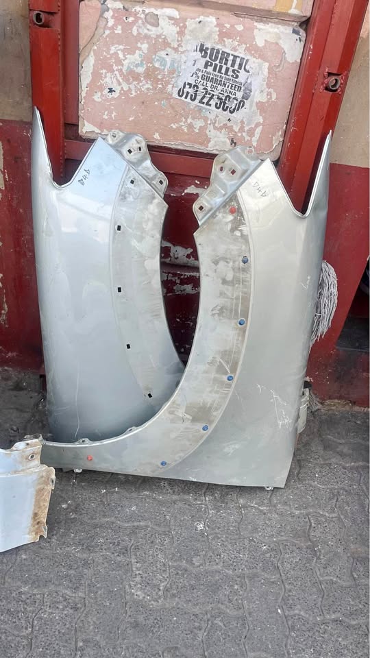 TOYOTA HILUX D4D fenders - Private Seller TOYOTA HILUX D4D fenders - Private Seller