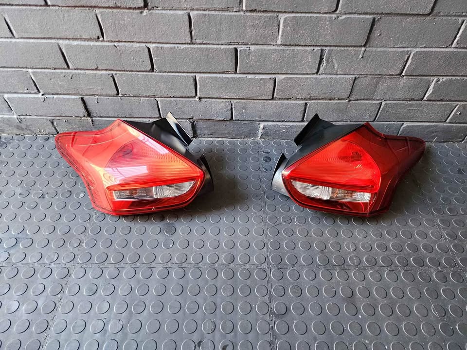 FORD FOCUS ST TAILLIGHTS