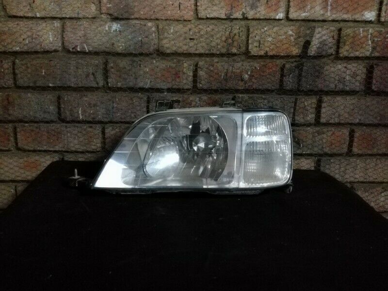 Honda Cr-v Left side Headlight - Private Seller Honda Cr-v Left side Headlight - Private Seller