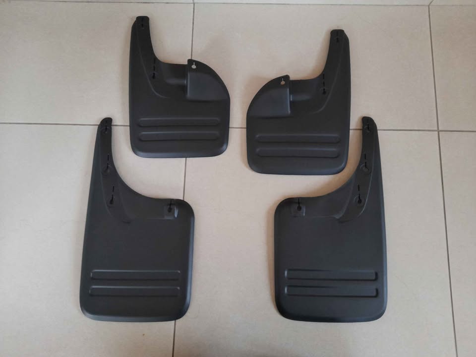 TOYOTA HILUX 2005 /2015 BRAND NEW 4x2 LWB MUD FLAPS SET FORSALE - Private Seller