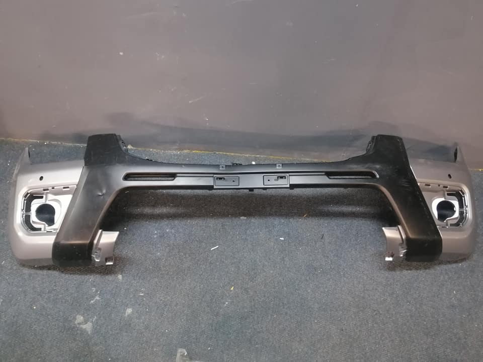 Ford Ranger T7 silver and black bumper DM or contact number in the description for assistance. - Private Seller