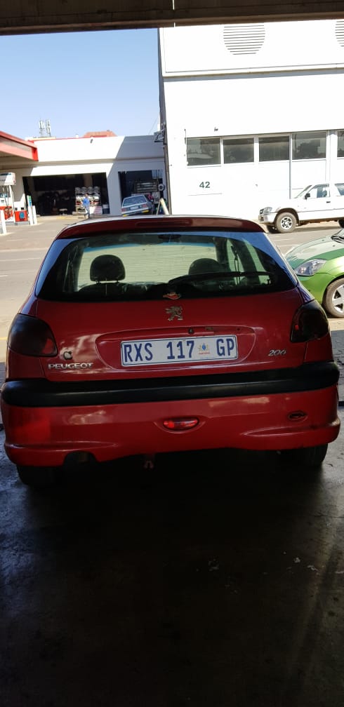 Peugeot 206 1.4 8v 10fs stripping for spares - Private Seller