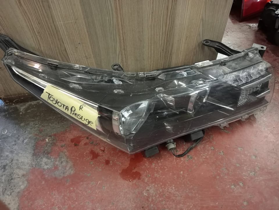 TOYOTA PRESTIGE HEADLIGHT - Private Seller TOYOTA PRESTIGE HEADLIGHT - Private Seller
