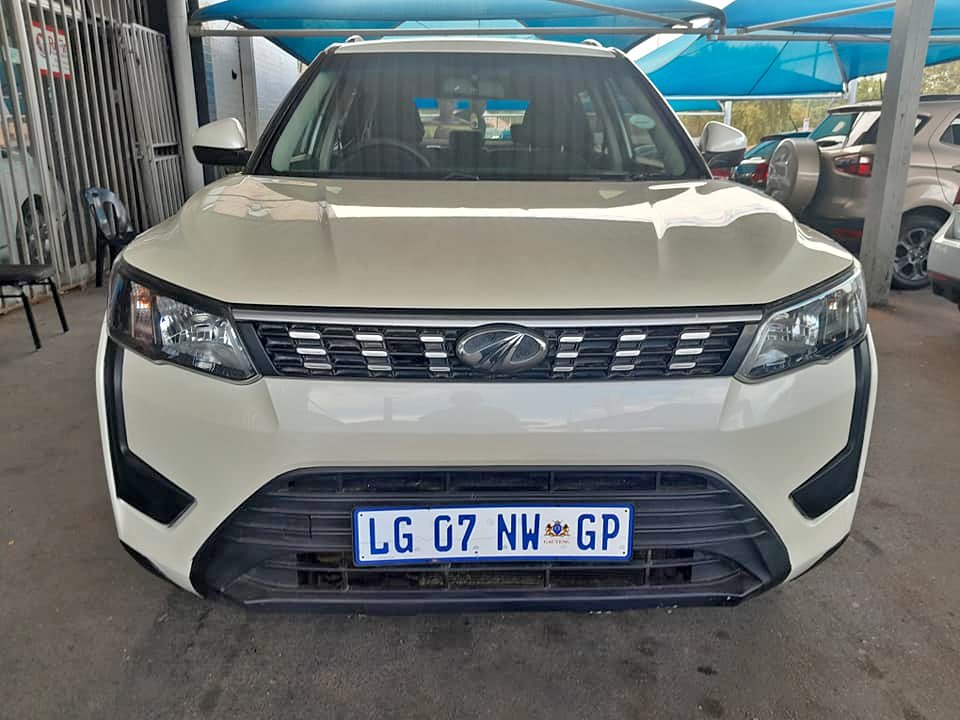 2020 MAHINDRA XUV300 1.5 MANUAL