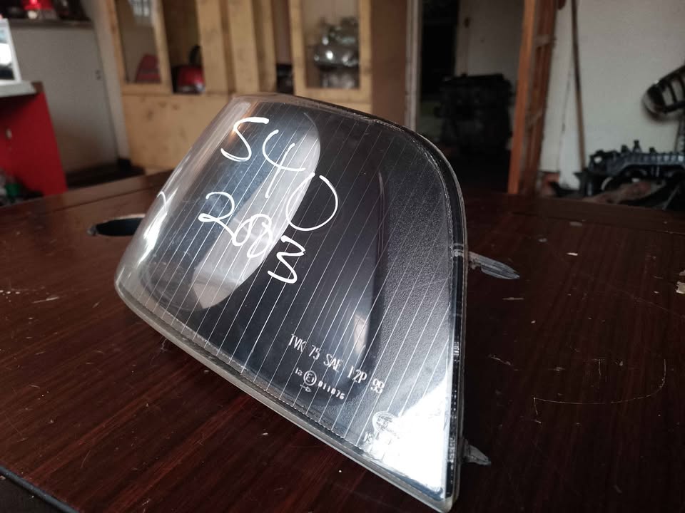 VOLVO S40 2003 LEFT CORNER LIGHT FOR SALE DELIVERY AVAILABLE COUNTRY WIDE - Private Seller VOLVO S40 2003 LEFT CORNER LIGHT FOR SALE DELIVERY AVAILABLE COUNTRY WIDE - Private Seller