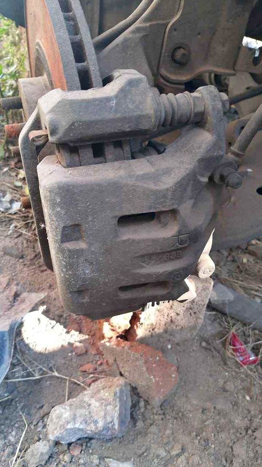 Nissan Murano RF brake caliper - Private Seller Nissan Murano RF brake caliper - Private Seller