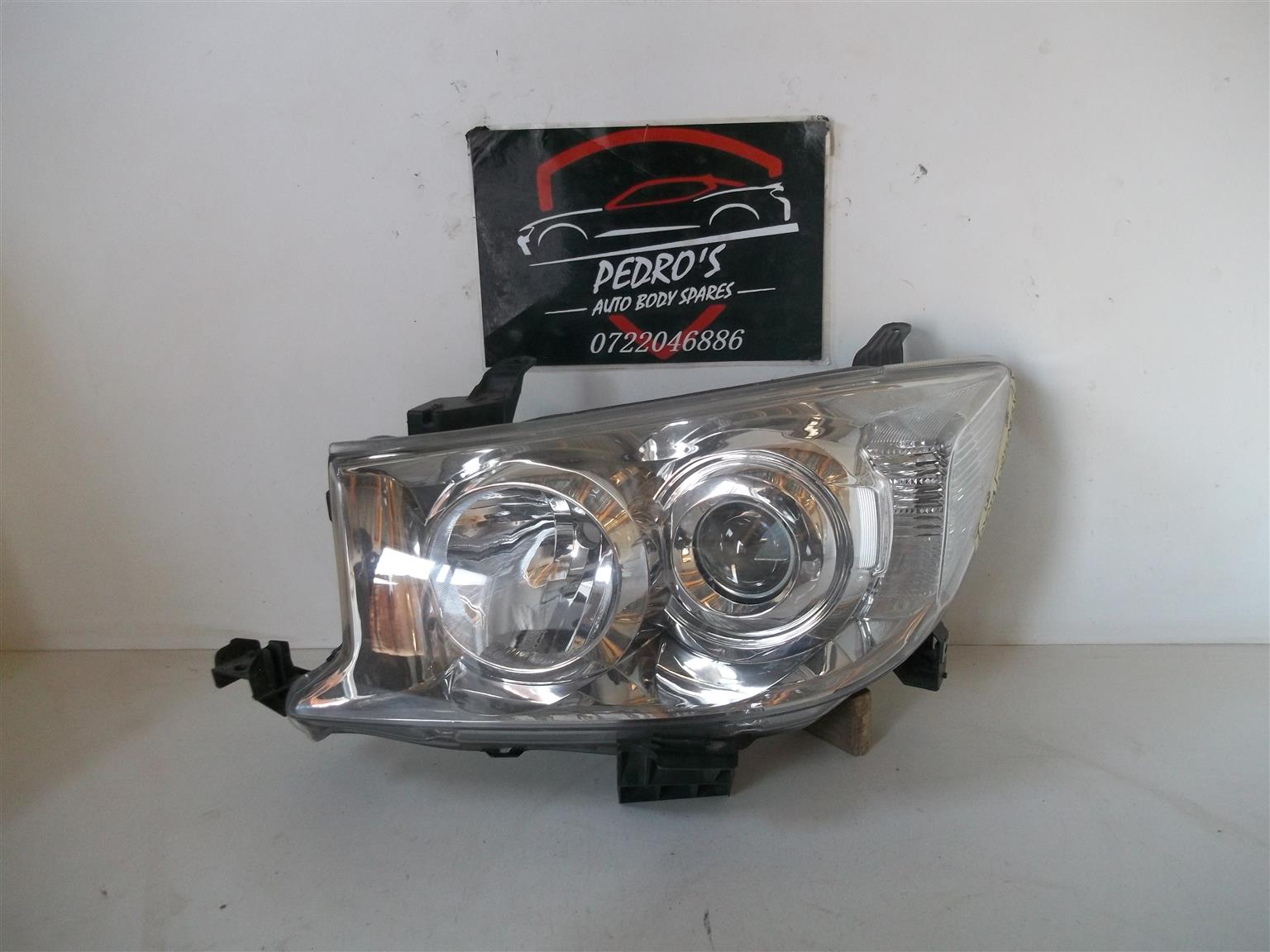 Toyota Fortuner left headlight - Private Seller Toyota Fortuner left headlight - Private Seller