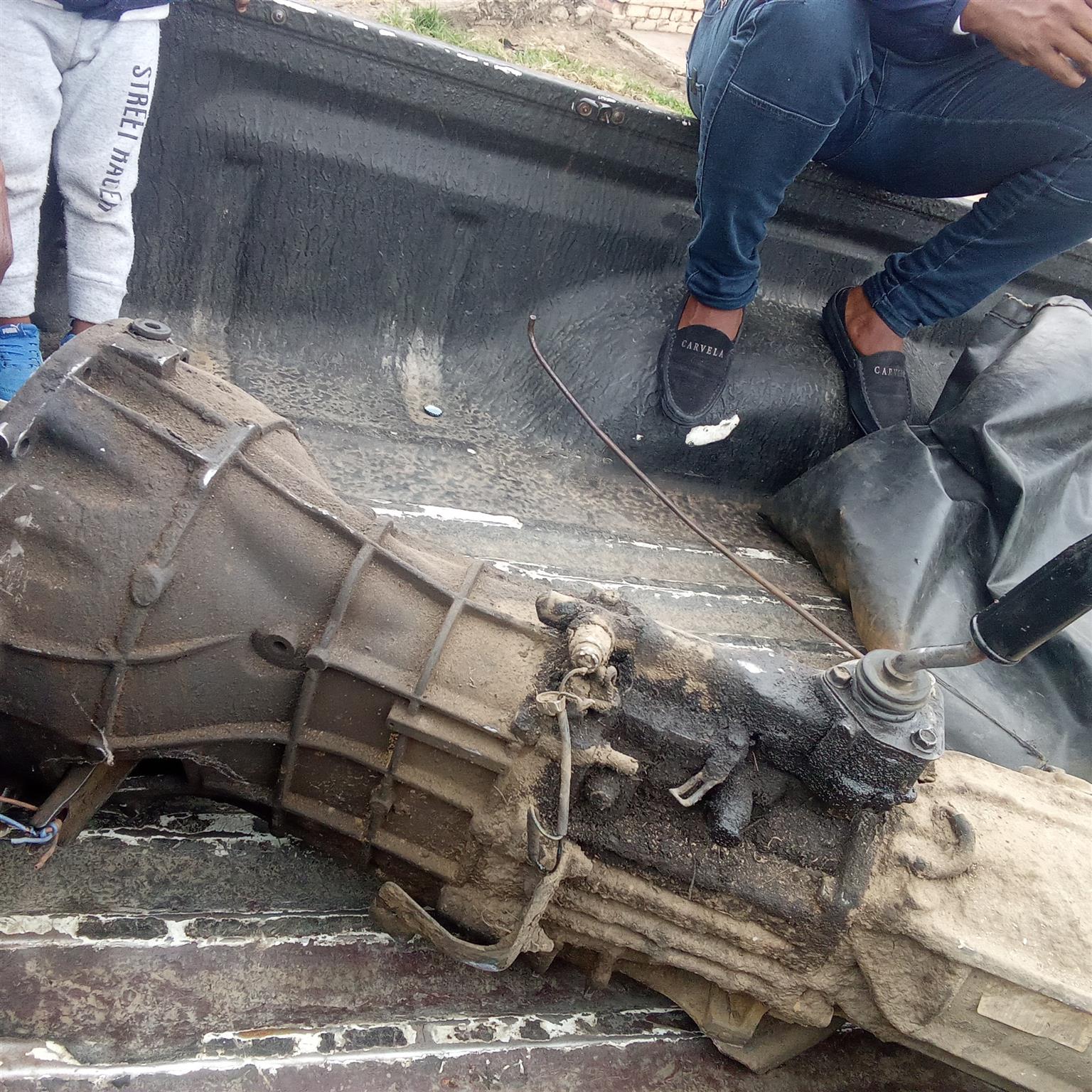 Isuzu KB250 fleet side complete gearbox and a proper shaft I perfect condition - Private Seller