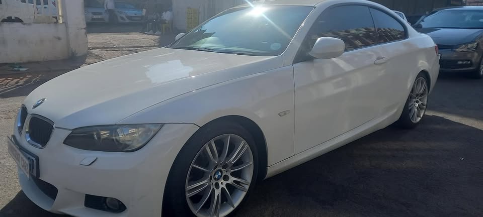 2011 BMW 320i E90 COUPE, AUTOMATIC TRANSMISSION, WHITE COLOUR, 80000KM