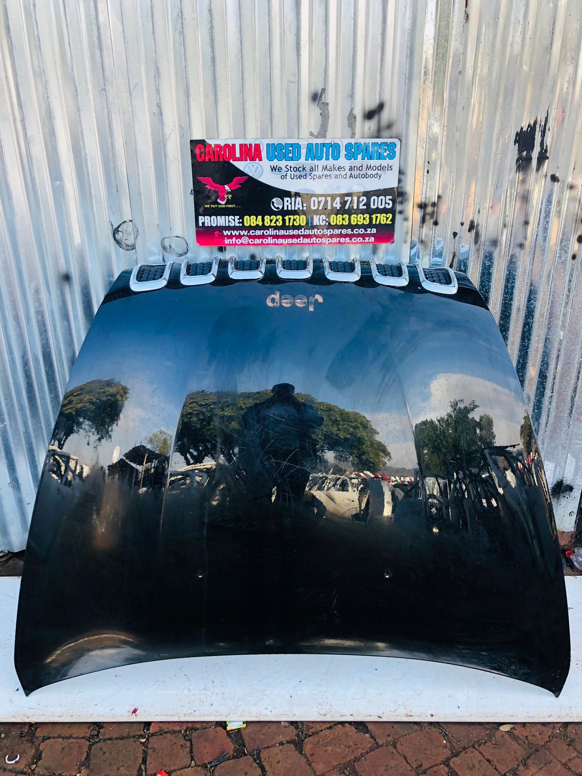Jeep Grand Cherokee Bonnet (Grills are sold) - Private Seller Jeep Grand Cherokee Bonnet (Grills are sold) - Private Seller