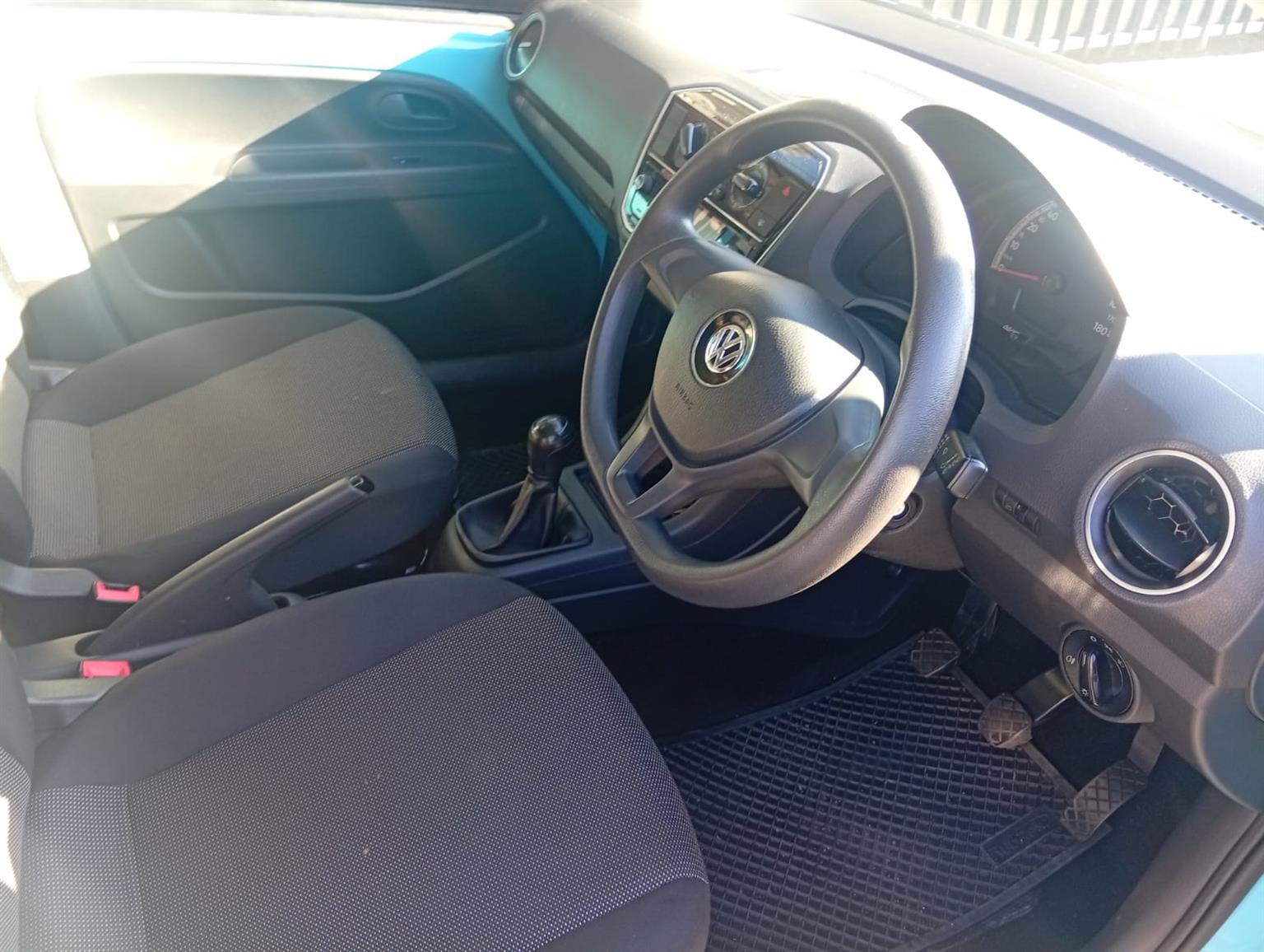 2020 Volkswagen up! Move up! 5-Door 1.0 Hatch 4,6 /100km Manual 114,000km Cloth