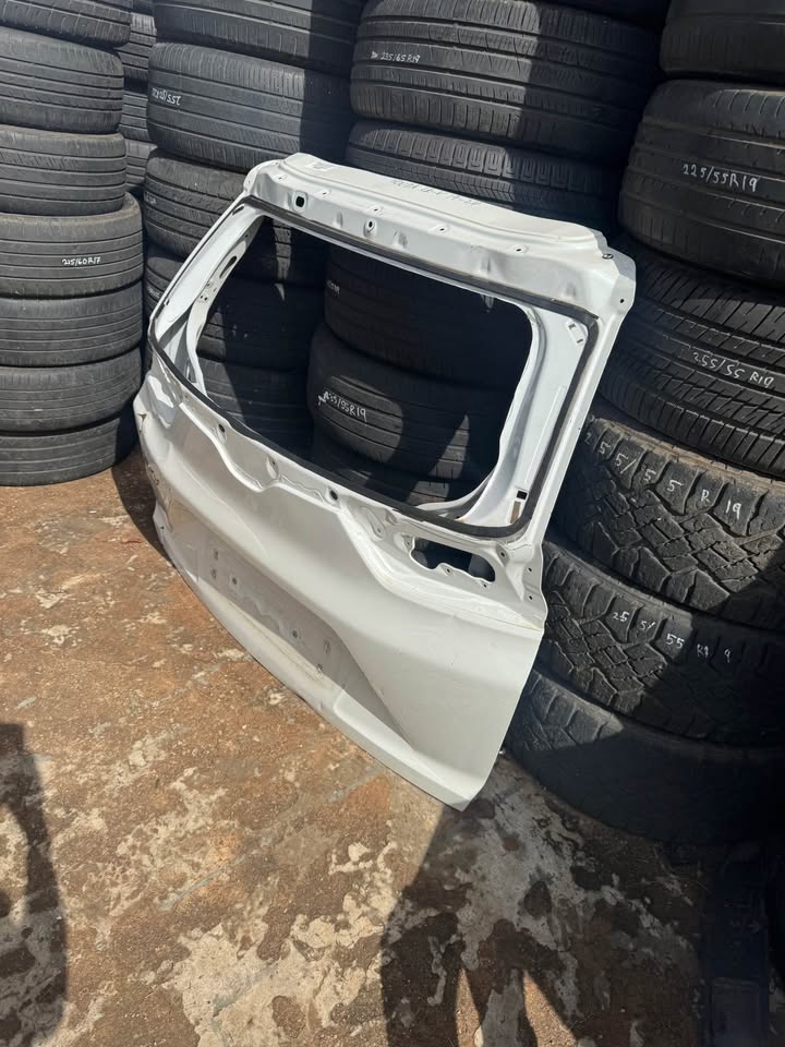 Honda CR-V Boot Lid Tailgate Door - Private Seller Honda CR-V Boot Lid Tailgate Door - Private Seller