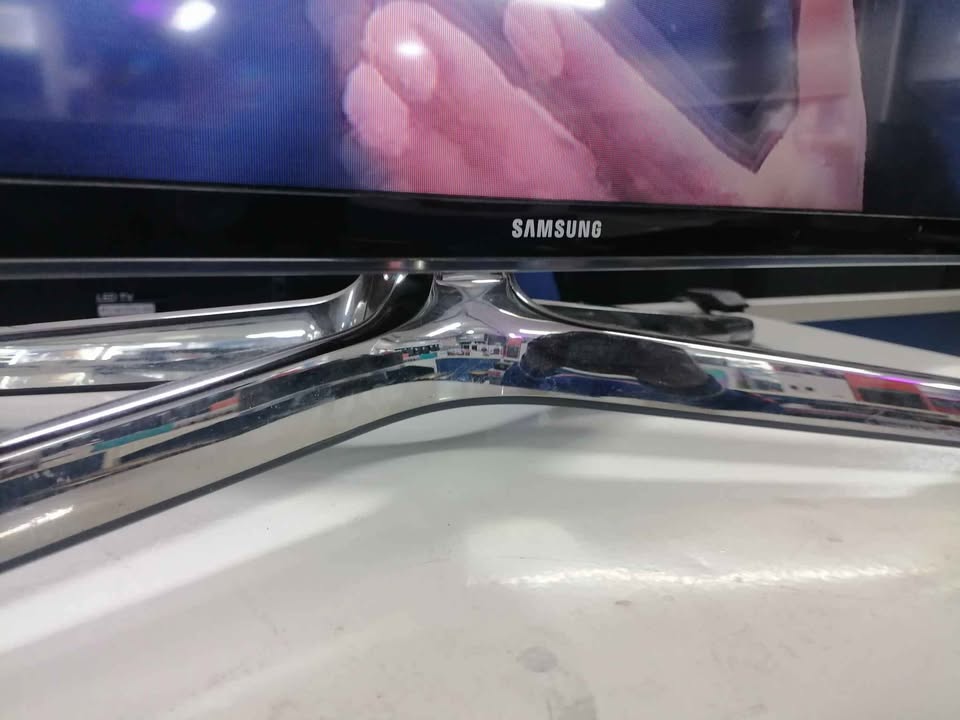 SAMSUNG 48" SMART TV