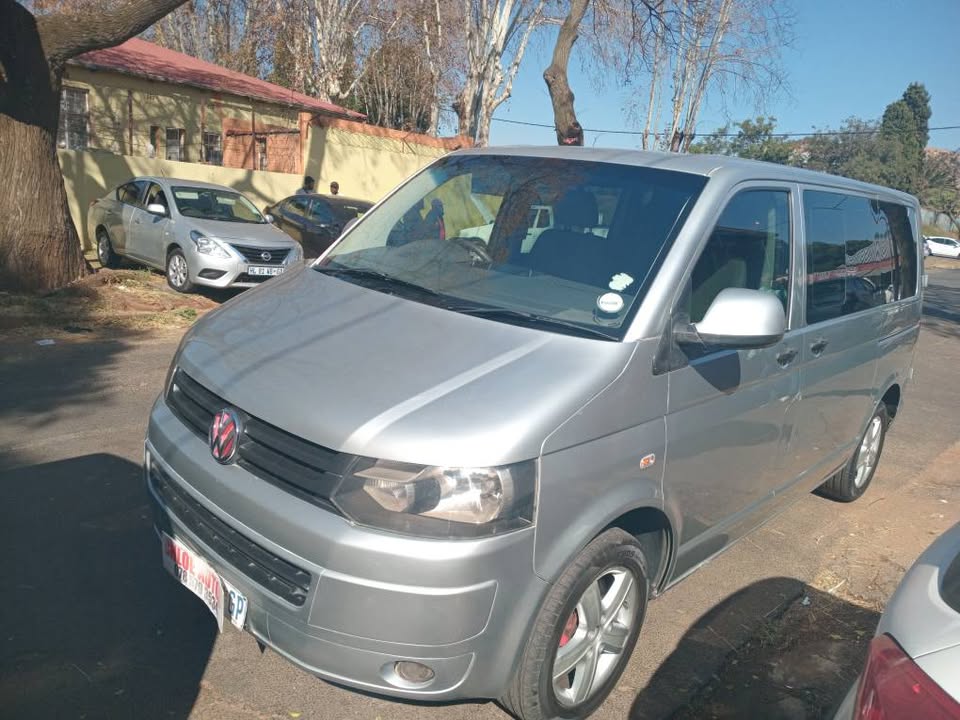2011 Vw Transporter 2.0 Disiel, Manual 9 Seater, Silver Color