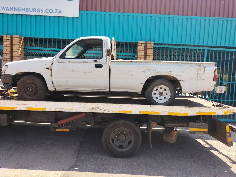 TOYOTA HILUX 2.0 PETROL BAKKIE STRIPPING FOR SPARES - Private Seller TOYOTA HILUX 2.0 PETROL BAKKIE STRIPPING FOR SPARES - Private Seller