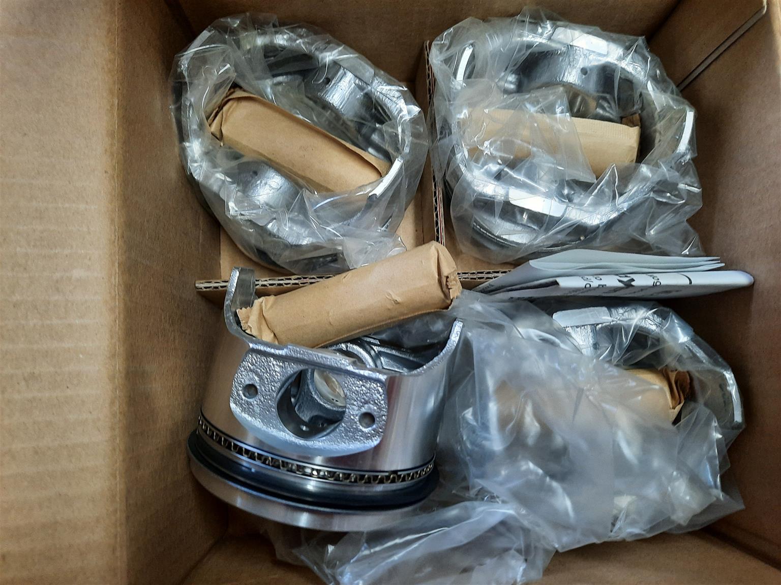 TOYOTA 3Y ENGINE PISTONS (SET OF 4) - Private Seller TOYOTA 3Y ENGINE PISTONS (SET OF 4) - Private Seller