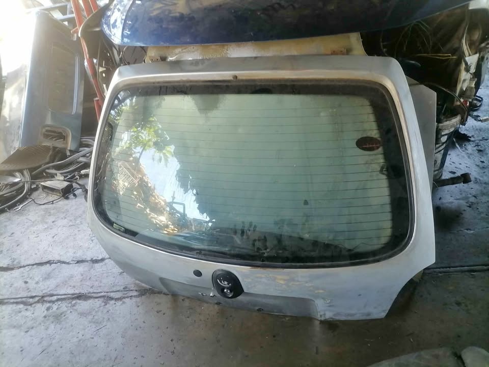 Opel Corsa Lite tailgate