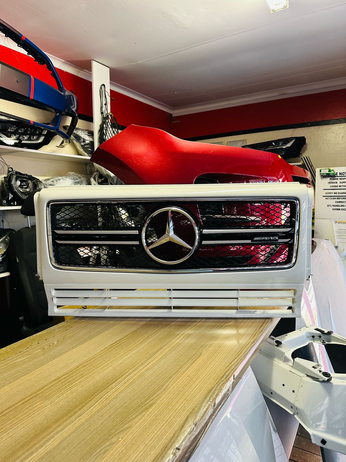 2018 MERCEDE-BENZ W463 G-WAGON MAIN GRILL IN EXCELLENT CONDITION FOR SALE - Private Seller 2018 MERCEDE-BENZ W463 G-WAGON MAIN GRILL IN EXCELLENT CONDITION FOR SALE - Private Seller