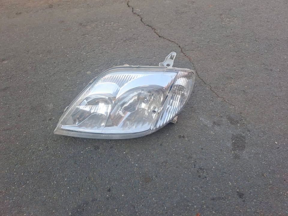 2002 - 2007 TOYOTA COROLLA E120 HEADLIGHT LEFT HAND SIDE - Private Seller 2002 - 2007 TOYOTA COROLLA E120 HEADLIGHT LEFT HAND SIDE - Private Seller