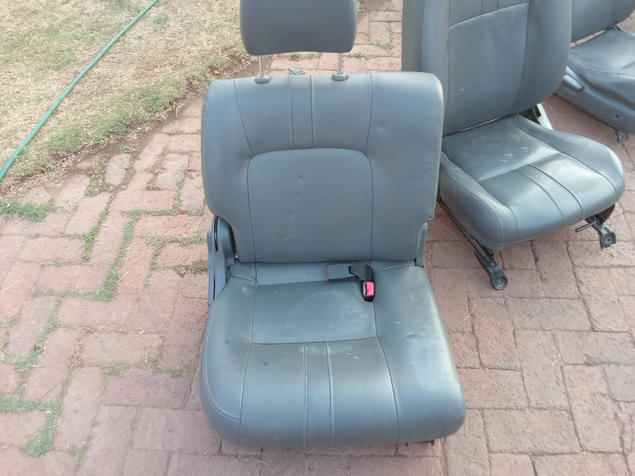 2009-2014 ford Everest car seats - Private Seller