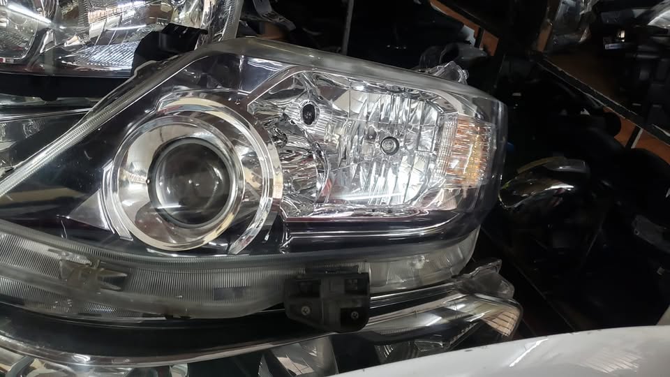 Toyota Fortuner Headlight - Private Seller Toyota Fortuner Headlight - Private Seller