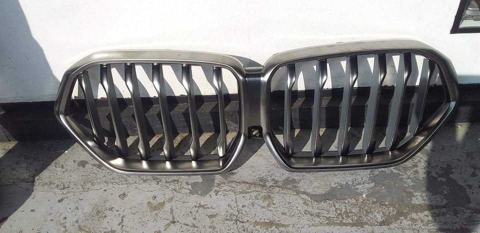 Bmw X7 Front Kidney Grill - Private Seller Bmw X7 Front Kidney Grill - Private Seller