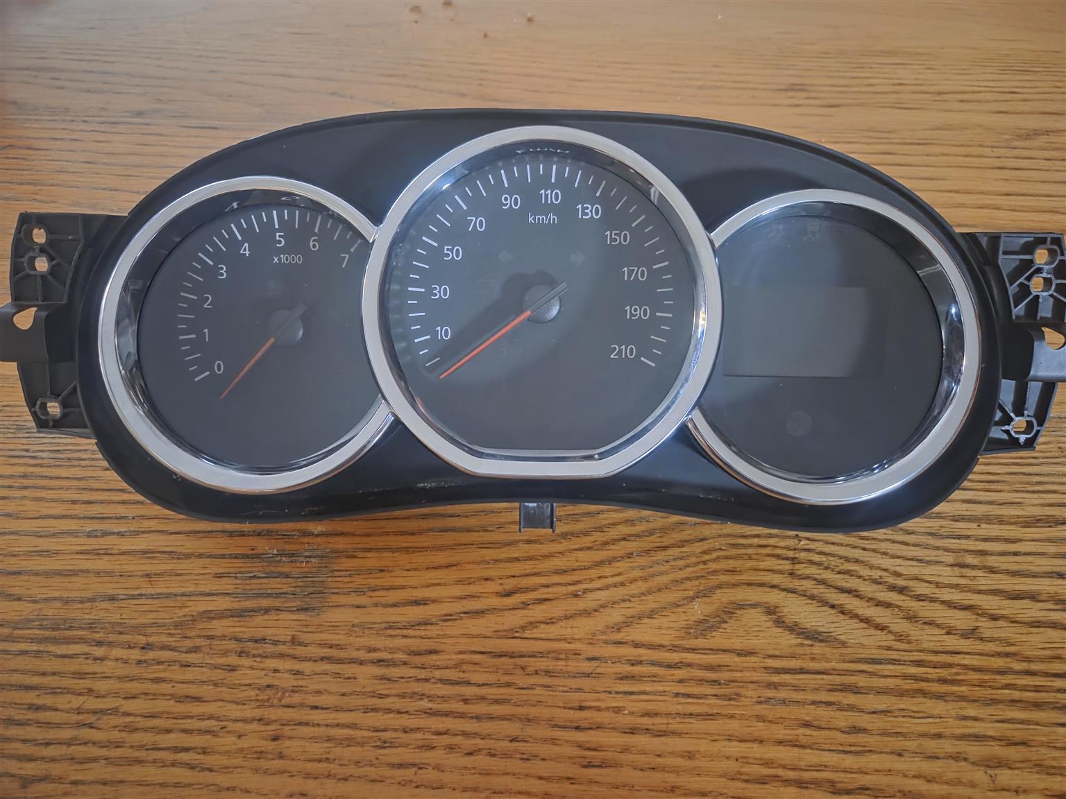 2014 / 2016 RENAULT SANDERO 900TI INSTRUMENT CLUSTER 2014 / 2016 RENAULT SANDERO 900TI INSTRUMENT CLUSTER