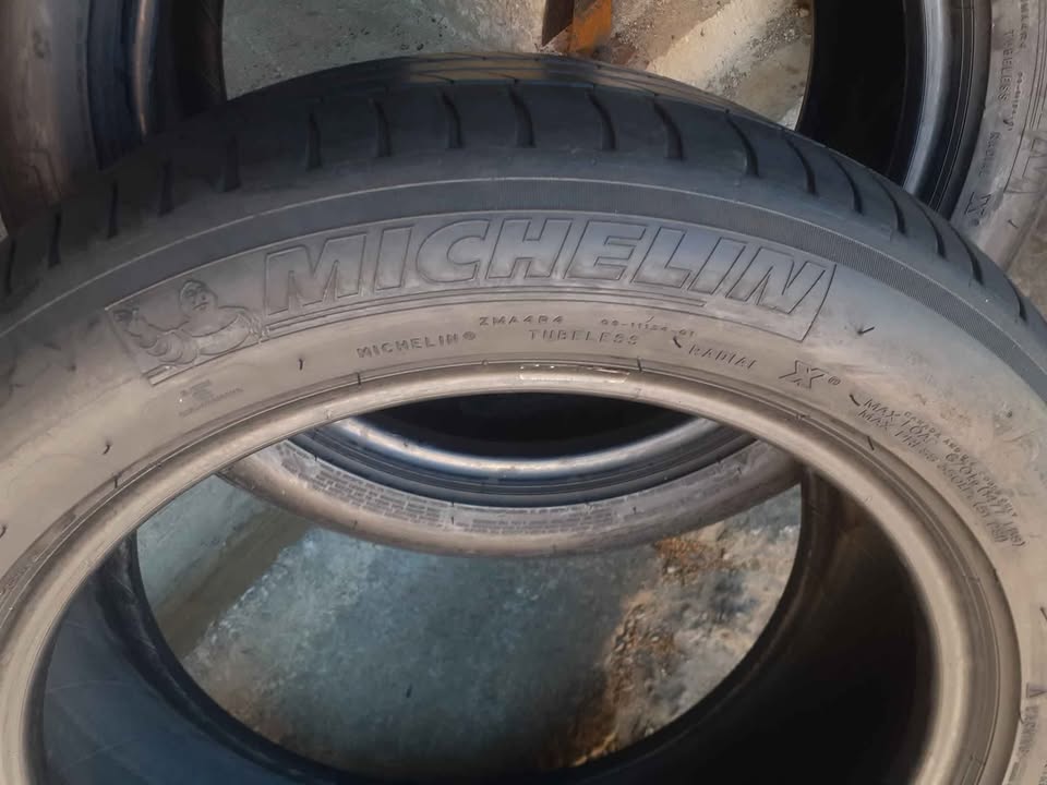 225/50/17 Michelin Run Flat Tyres for Sale. Contact