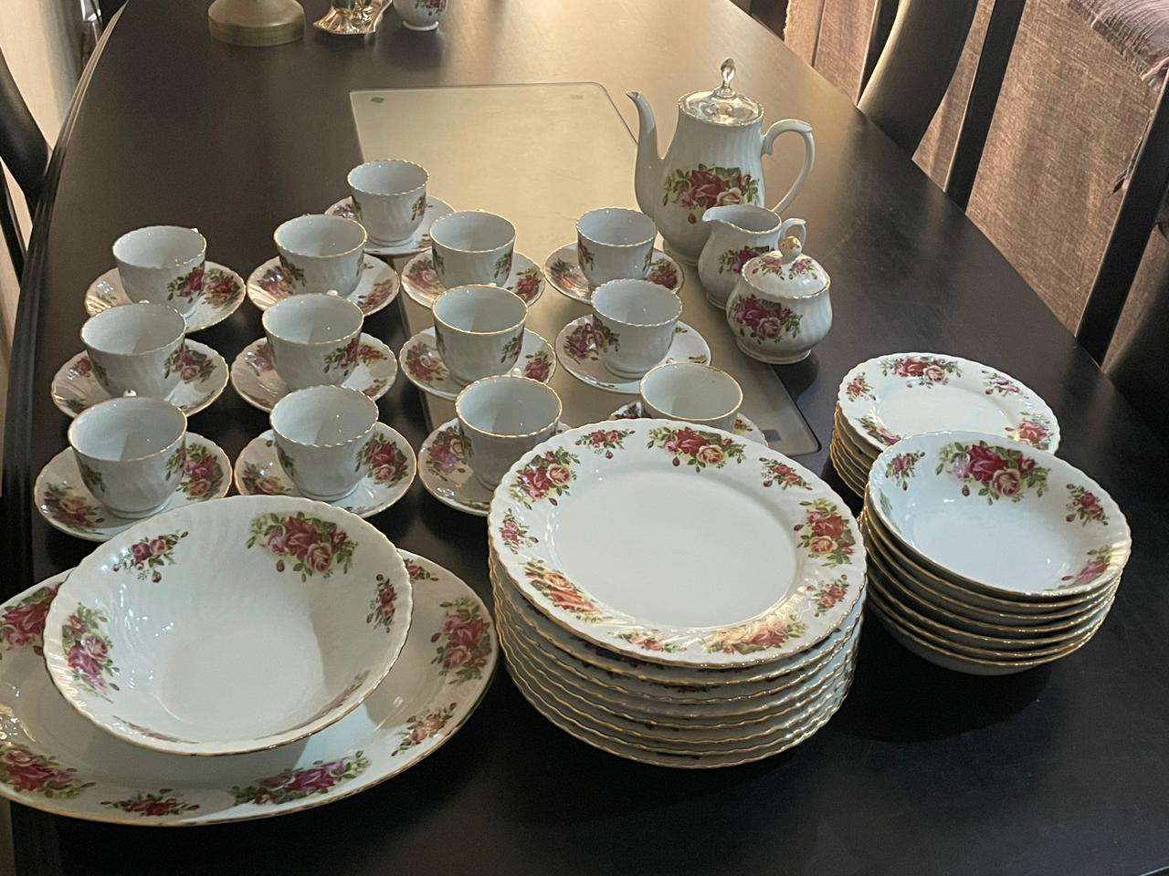 ROYAL CHINA ENGLISH ROSE TEA AND DINNER SET