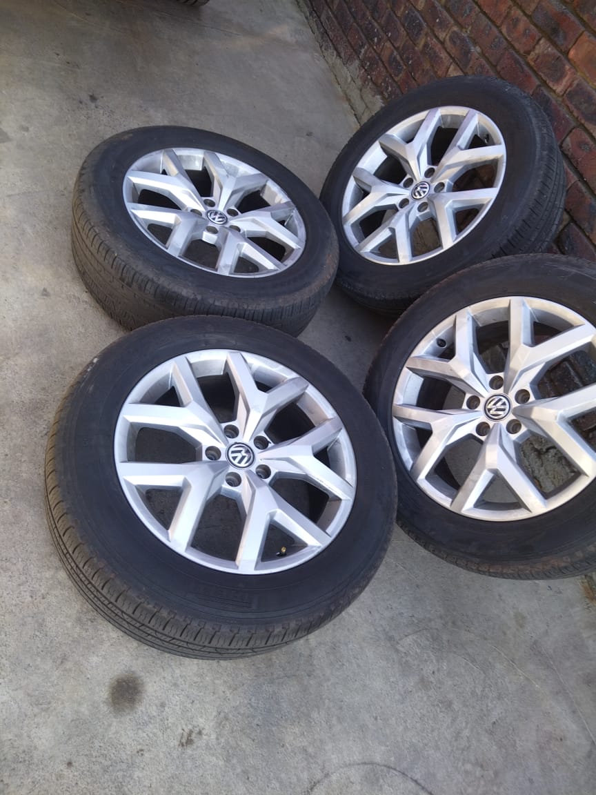 19" VW Amarok original mag with goof used 255/55/19 Pirelli tyres set for - Private Seller