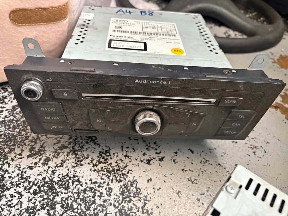 Audi a4 b8 radio - Private Seller