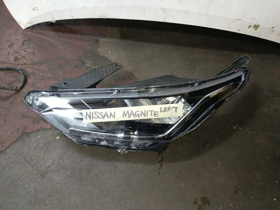 Nissan margnite Left Headlight - Private Seller Nissan margnite Left Headlight - Private Seller