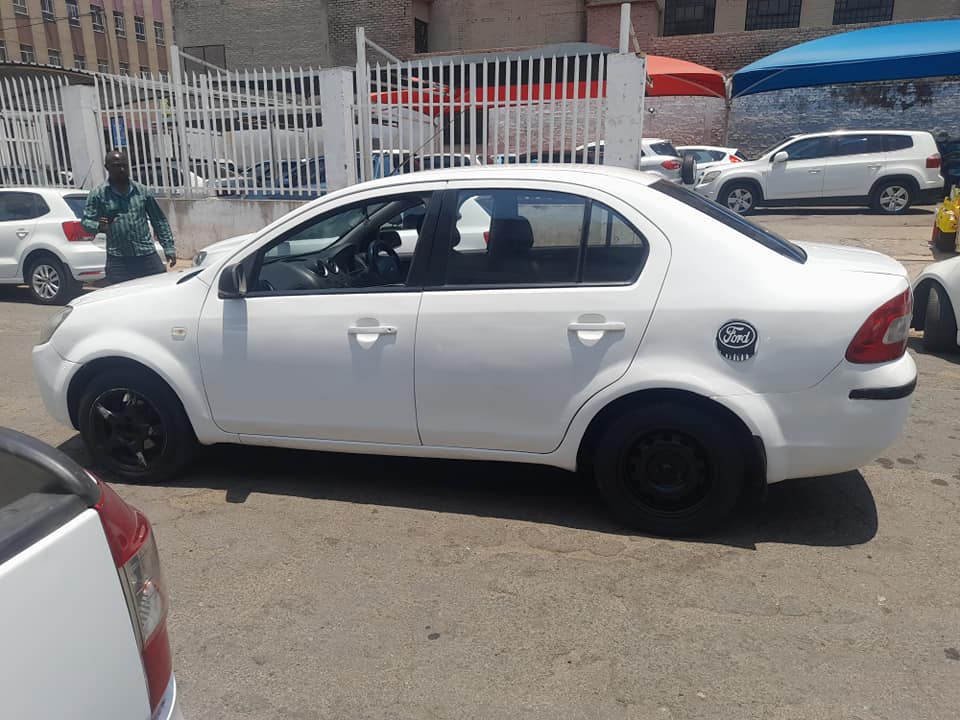 2014 FORD IKON 1.6 MANUAL 82000KM EXCELLENT CONDITION