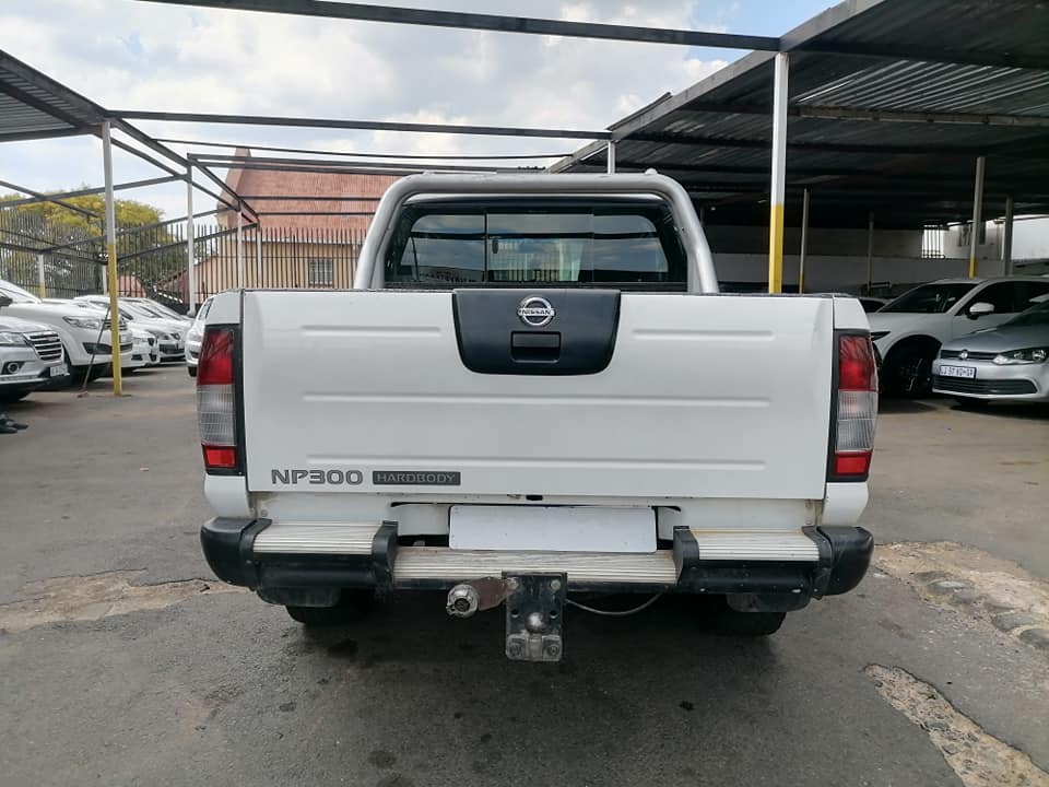 2020 Nissan Np300 Hardbody 2.5 Double Cab 4x4 Bakkie leather seat Service book