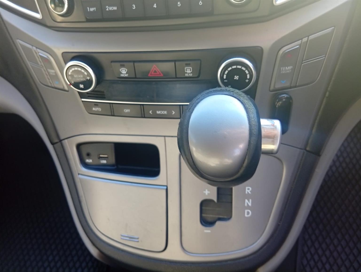 Used 2016 Hyundai H-1 2.5VGTi bus Elite 9-seater - Private Seller